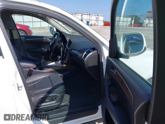 ✅ 2010 Audi Q5 Premium • VIN: WA1CKAFP4AA087943 • Lot: 43274201. Wystawiony na IAAI z przebiegiem 211 863 mil. Bezpłatny archiwum sprzedaży aukcyjnych z USA i szczegółowy raport historii pojazdu na DreamBid. Zdjęcie 5.