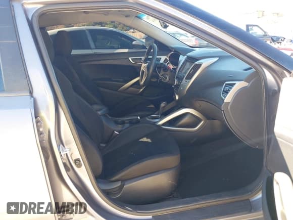 ✅ 2013 Hyundai Veloster w/Black Int • VIN: KMHTC6AD0DU087871 • Лот: 43528614. Опубликован ранее на IAAI с пробегом 132 410 миль. Бесплатный доступ к архиву аукционных продаж из США и подробный отчёт об истории автомобиля на DreamBid. Изображение 5.