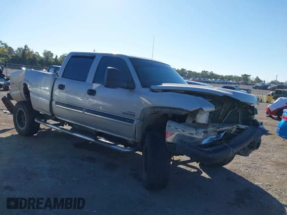✅ 2006 Chevrolet Silverado 2500HD LT1 • VIN: 1GCHK23236F107510 • Лот: 43625991. Опубликован ранее на IAAI с пробегом 420 541 миль. Бесплатный доступ к архиву аукционных продаж из США и подробный отчёт об истории автомобиля на DreamBid. Изображение 1.
