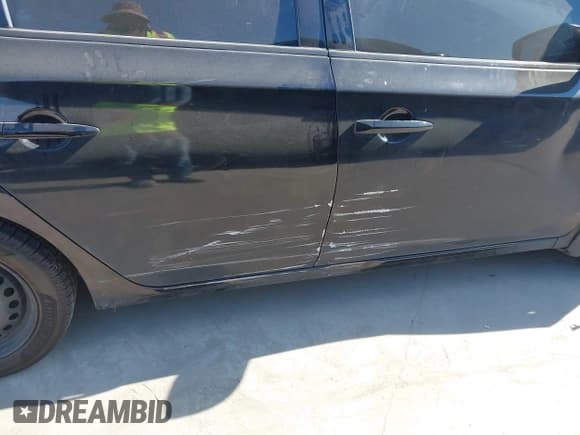 ✅ 2016 Nissan Sentra SL • VIN: 3N1AB7AP0GY296613 • Lot: 43426569. Wystawiony na IAAI z przebiegiem 117 209 mil. Bezpłatny archiwum sprzedaży aukcyjnych z USA i szczegółowy raport historii pojazdu na DreamBid. Zdjęcie 6.