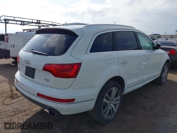 ✅ 2014 Audi Q7 Premium Plus • VIN: WA1LGAFE1ED000911 • Lot: 43416791. Wystawiony na IAAI z przebiegiem 167 305 mil. Bezpłatny archiwum sprzedaży aukcyjnych z USA i szczegółowy raport historii pojazdu na DreamBid. Zdjęcie 4.