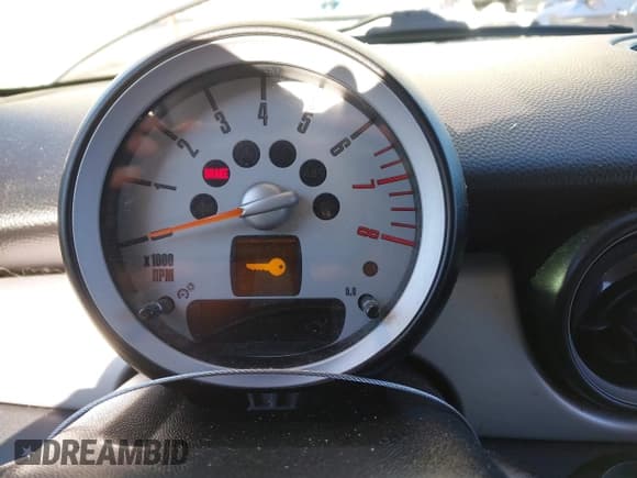 ✅ 2010 MINI Hardtop • VIN: WMWMF3C50ATZ28252 • Lot: 43392907. Listed on IAAI with 113,883 mi. Free auction sales archive from the USA and detailed vehicle history report at DreamBid. Image 7.