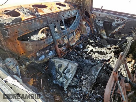 ✅ 2003 Lincoln Town Car Signature • VIN: 1LNHM82WX3Y690297 • Lot: 66919635. Listed on Copart with Not provided. Free auction sales archive from the USA and detailed vehicle history report at DreamBid. Image 10.