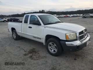 ✅ 2005 Dodge Dakota SLT • VIN: 1D7HE42K75S161117 • Лот: 82758664. Размещён на Copart с пробегом 177 228 миль миль. Получите бесплатный доступ к архиву аукционных продаж из США и посмотрите подробный отчёт об истории автомобиля на DreamBid. Изображение 4.