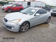 ✅ 2010 Hyundai Genesis Coupe Track • VIN: KMHHU6KH4AU012784 • Lot: 43294173. Wystawiony na IAAI z przebiegiem 205 821 mil. Bezpłatny archiwum sprzedaży aukcyjnych z USA i szczegółowy raport historii pojazdu na DreamBid. Zdjęcie 2.