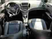 2020 Chevrolet Sonic Premier с VIN 1G1JF5SB1L4119907, выставлен на аукционе Copart как лот 71456144 с пробегом 56 601 миль миль и Списание • Salvage title. История ставок и продаж доступна на DreamBid. Изображение 8.