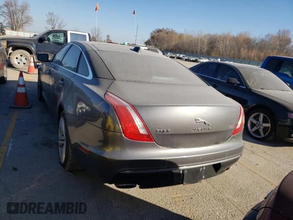 ✅ 2016 Jaguar XJ Portfolio • VIN: SAJWJ2GD8G8W02671 • Lot: 75372603. Wystawiony na Copart z przebiegiem 93 634 mil. Bezpłatny archiwum sprzedaży aukcyjnych z USA i szczegółowy raport historii pojazdu na DreamBid. Zdjęcie 6.
