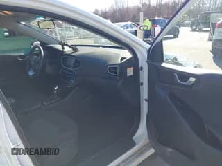 ✅ 2019 Hyundai Ioniq Blue • VIN: KMHC65LC2KU119660 • Lot: 41710680. Wystawiony na IAAI z przebiegiem 123 480 mil. Bezpłatny archiwum sprzedaży aukcyjnych z USA i szczegółowy raport historii pojazdu na DreamBid. Zdjęcie 5.