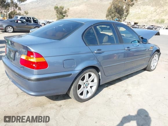 ✅ 2004 BMW 3 Series 325i • VIN: WBAEV33464KR28572 • Lot: 42106253. Listed on IAAI with 142,908 mi. Free auction sales archive from the USA and detailed vehicle history report at DreamBid. Image 4.