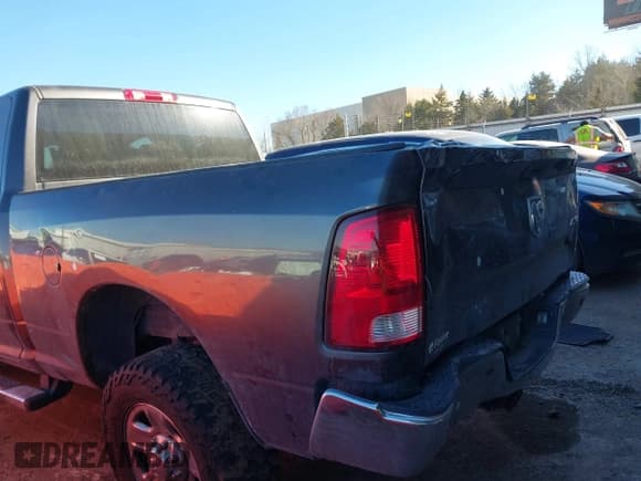 ✅ 2018 Ram 2500 Tradesman • VIN: 3C6UR5CL2JG379050 • Lot: 41534736. Listed on IAAI with 172,792 mi. Free auction sales archive from the USA and detailed vehicle history report at DreamBid. Image 15.