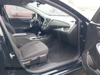 2022 Chevrolet Malibu RS z VIN 1G1ZG5ST2NF101948, wystawiony jako IAAI lot #43216554 z przebiegiem 33 207 mil mil oraz . Historia ofert i sprzedaży dostępna na DreamBid. Obrazek 5.