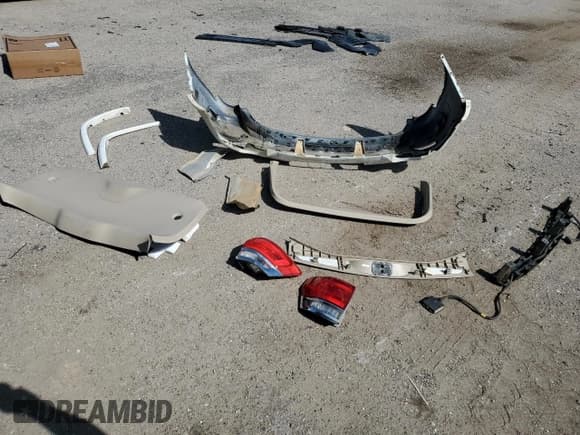 ✅ 2014 Jeep Grand Cherokee Overland • VIN: 1C4RJFCT2EC146225 • Lot: 64389875. Wystawiony na Copart z przebiegiem 201 020 mil. Bezpłatny archiwum sprzedaży aukcyjnych z USA i szczegółowy raport historii pojazdu na DreamBid. Zdjęcie 13.