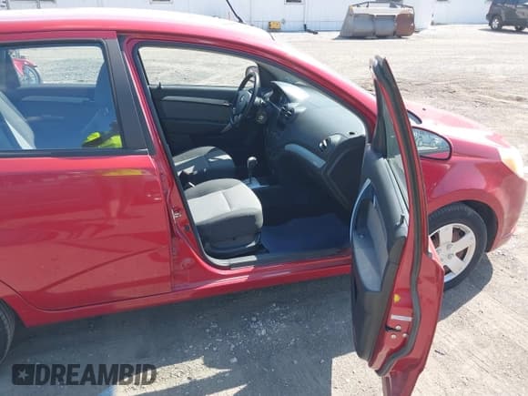 ✅ 2011 Chevrolet Aveo 1LT • VIN: KL1TD6DEXBB136726 • Lot: 42523304. Wystawiony na IAAI z przebiegiem 91 225 mil. Bezpłatny archiwum sprzedaży aukcyjnych z USA i szczegółowy raport historii pojazdu na DreamBid. Zdjęcie 5.