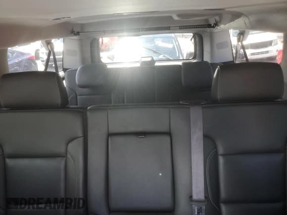 ✅ 2015 Chevrolet Suburban LT • VIN: 1GNSKJKC3FR599732 • Lot: 70787324. Wystawiony na Copart z przebiegiem 161 198 mil. Bezpłatny archiwum sprzedaży aukcyjnych z USA i szczegółowy raport historii pojazdu na DreamBid. Zdjęcie 10.