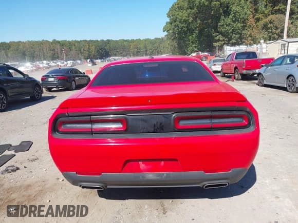 ✅ 2018 Dodge Challenger SXT Plus • VIN: 2C3CDZAG9JH314622 • Lot: 43451590. Wystawiony na IAAI z przebiegiem 152 538 mil. Bezpłatny archiwum sprzedaży aukcyjnych z USA i szczegółowy raport historii pojazdu na DreamBid. Zdjęcie 16.