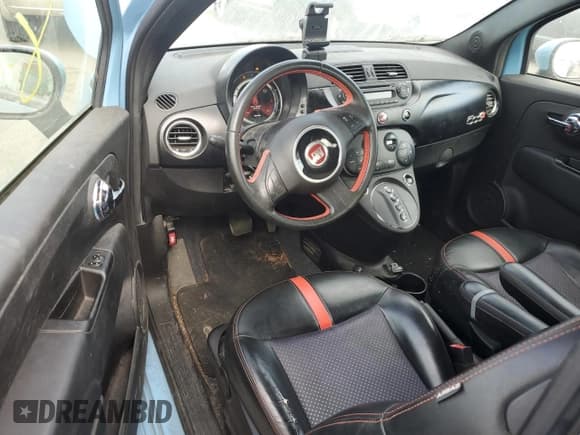 ✅ 2015 FIAT 500e • VIN: 3C3CFFGE2FT695629 • Lot: 67723264. Wystawiony na Copart z przebiegiem 83 272 mil. Bezpłatny archiwum sprzedaży aukcyjnych z USA i szczegółowy raport historii pojazdu na DreamBid. Zdjęcie 8.