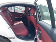 ✅ 2025 BMW 3 Series 330i xDrive • VIN: 3MW89CW06S8F29928 • Lot: 42484576. Wystawiony na IAAI z przebiegiem 2 260 mil. Bezpłatny archiwum sprzedaży aukcyjnych z USA i szczegółowy raport historii pojazdu na DreamBid. Zdjęcie 8.