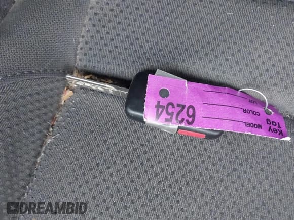 ✅ 2008 Volkswagen Rabbit S • VIN: WVWDB71K38W005819 • Lot: 41874272. Listed on IAAI with 171,515 mi. Free auction sales archive from the USA and detailed vehicle history report at DreamBid. Image 11.