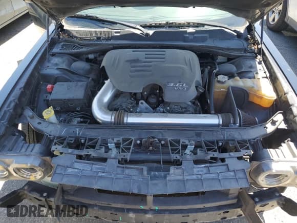 ✅ 2016 Dodge Challenger SXT Plus • VIN: 2C3CDZAG8GH184504 • Lot: 49632634. Wystawiony na Copart z przebiegiem 100 219 mil. Bezpłatny archiwum sprzedaży aukcyjnych z USA i szczegółowy raport historii pojazdu na DreamBid. Zdjęcie 11.