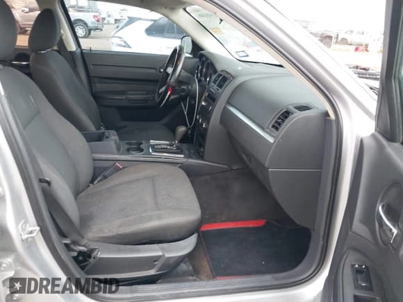 ✅ 2008 Dodge Charger • VIN: 2B3KA43R88H336379 • Лот: 43190046. Опубликован ранее на IAAI с пробегом 192 486 миль. Бесплатный доступ к архиву аукционных продаж из США и подробный отчёт об истории автомобиля на DreamBid. Изображение 5.