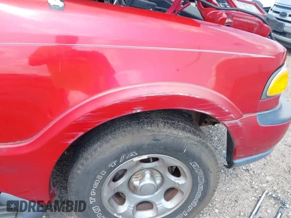 ✅ 1999 Lincoln Navigator • VIN: 5LMPU28A2XLJ30200 • Lot: 42880347. Wystawiony na IAAI z przebiegiem 127 713 mil. Bezpłatny archiwum sprzedaży aukcyjnych z USA i szczegółowy raport historii pojazdu na DreamBid. Zdjęcie 6.