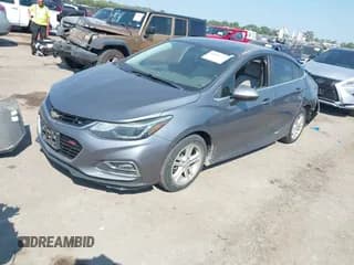 ✅ 2018 Chevrolet Cruze LT • VIN: 1G1BE5SM8J7155517 • Lot: 43233777. Listed on IAAI with 114,590 mi. Free auction sales archive from the USA and detailed vehicle history report at DreamBid. Image 2.