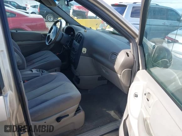 ✅ 2002 Dodge Caravan EX • VIN: 2B4GP74L32R506564 • Лот: 43577492. Опубликован ранее на IAAI с пробегом 170 499 миль. Бесплатный доступ к архиву аукционных продаж из США и подробный отчёт об истории автомобиля на DreamBid. Изображение 5.