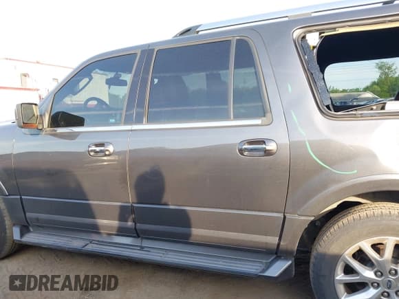 ✅ 2017 Ford Expedition Max Limited • VIN: 1FMJK2AT4HEA64569 • Lot: 42164017. Wystawiony na IAAI z przebiegiem 142 608 mil. Bezpłatny archiwum sprzedaży aukcyjnych z USA i szczegółowy raport historii pojazdu na DreamBid. Zdjęcie 14.