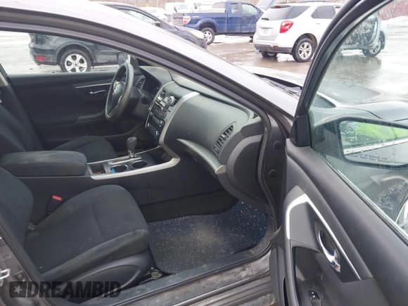 ✅ 2015 Nissan Altima SV • VIN: 1N4AL3AP8FC204986 • Лот: 41573065. Опубликован ранее на IAAI с пробегом 131 552 миль. Бесплатный доступ к архиву аукционных продаж из США и подробный отчёт об истории автомобиля на DreamBid. Изображение 5.