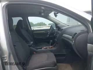 2010 Saturn Outlook XE z VIN 5GZLRTEDXAJ210535, wystawiony jako IAAI lot #39369705 z przebiegiem 199 117 mil mil oraz . Historia ofert i sprzedaży dostępna na DreamBid. Obrazek 5.