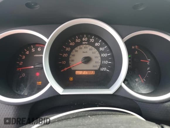 ✅ 2011 Toyota Tacoma PreRunner • VIN: 3TMJU4GN5BM110818 • Lot: 81706355. Listed on Copart with 217,883 mi. Free auction sales archive from the USA and detailed vehicle history report at DreamBid. Image 9.