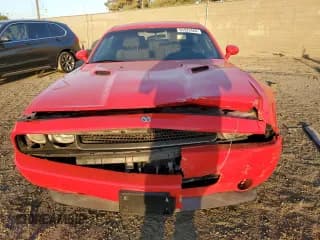 ✅ 2010 Dodge Challenger SE • VIN: 2B3CJ4DV4AH184414 • Lot: 85523464. Wystawiony na Copart z przebiegiem 163 823 mil. Bezpłatny archiwum sprzedaży aukcyjnych z USA i szczegółowy raport historii pojazdu na DreamBid. Zdjęcie 5.