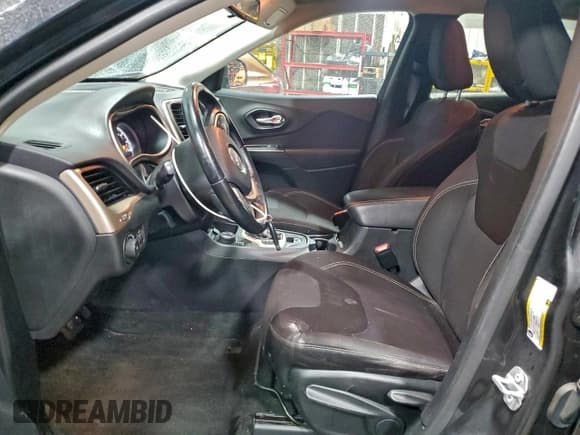 ✅ 2015 Jeep Cherokee Latitude • VIN: 1C4PJMCS9FW667008 • Lot: 94819205. Wystawiony na Copart z przebiegiem 98 525 mil. Bezpłatny archiwum sprzedaży aukcyjnych z USA i szczegółowy raport historii pojazdu na DreamBid. Zdjęcie 7.