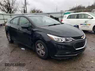 ✅ 2018 Chevrolet Cruze LS • VIN: 1G1BC5SM1J7185867 • Lot: 66072181. Wystawiony na Copart z przebiegiem 71 142 mil mil. Skorzystaj z bezpłatnego archiwum sprzedaży aukcyjnych z USA i zobacz szczegółowy raport historii pojazdu na DreamBid. Zdjęcie 1.