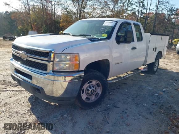 ✅ 2011 Chevrolet Silverado 2500HD Work Truck • VIN: 1GB2CVCG9BZ396373 • Lot: 43598113. Wystawiony na IAAI z przebiegiem 273 698 mil. Bezpłatny archiwum sprzedaży aukcyjnych z USA i szczegółowy raport historii pojazdu na DreamBid. Zdjęcie 17.
