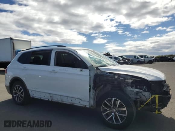 ✅ 2020 Volkswagen Tiguan SE • VIN: 3VV3B7AX0LM092905 • Lot: 81529105. Wystawiony na Copart z przebiegiem 60 130 mil. Bezpłatny archiwum sprzedaży aukcyjnych z USA i szczegółowy raport historii pojazdu na DreamBid. Zdjęcie 4.