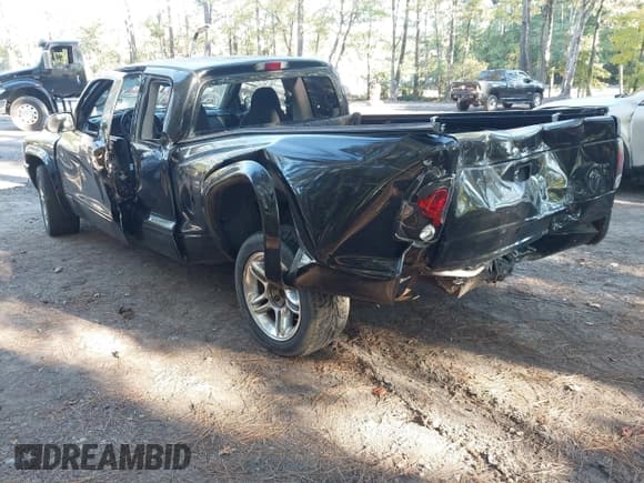 ✅ 2002 Dodge Dakota • VIN: 1B7GL32Z82S650933 • Lot: 43440418. Wystawiony na IAAI z przebiegiem Nie podano. Bezpłatny archiwum sprzedaży aukcyjnych z USA i szczegółowy raport historii pojazdu na DreamBid. Zdjęcie 3.