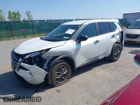 ✅ 2024 Nissan Rogue S • VIN: 5N1BT3AB2RC724393 • Lot: 42960479. Wystawiony na IAAI z przebiegiem 7 735 mil. Bezpłatny archiwum sprzedaży aukcyjnych z USA i szczegółowy raport historii pojazdu na DreamBid. Zdjęcie 2.