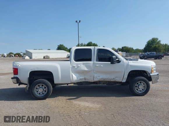 ✅ 2012 Chevrolet Silverado 2500HD LTZ • VIN: 1GC1KYC8XCF153372 • Lot: 42945384. Wystawiony na IAAI z przebiegiem 101 334 mil. Bezpłatny archiwum sprzedaży aukcyjnych z USA i szczegółowy raport historii pojazdu na DreamBid. Zdjęcie 14.