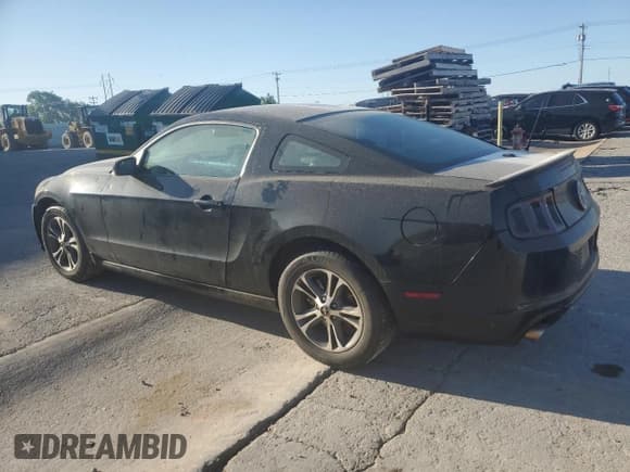 ✅ 2014 Ford Mustang V6 • VIN: 1ZVBP8AM1E5333061 • Лот: 56882415. Опубликован ранее на Copart с пробегом 101 910 миль. Бесплатный доступ к архиву аукционных продаж из США и подробный отчёт об истории автомобиля на DreamBid. Изображение 2.