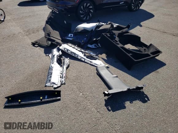 ✅ 2025 Lincoln Nautilus Reserve • VIN: 5LMPJ8K44SJ901727 • Lot: 87432845. Wystawiony na Copart z przebiegiem Nie podano. Bezpłatny archiwum sprzedaży aukcyjnych z USA i szczegółowy raport historii pojazdu na DreamBid. Zdjęcie 13.