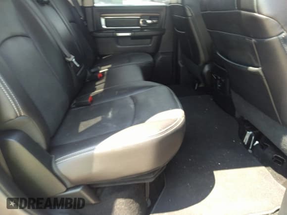 ✅ 2015 Ram 1500 Laramie • VIN: 1C6RR6NM0FS590636 • Lot: 37320388. Wystawiony na IAAI z przebiegiem 93 163 mil. Bezpłatny archiwum sprzedaży aukcyjnych z USA i szczegółowy raport historii pojazdu na DreamBid. Zdjęcie 8.