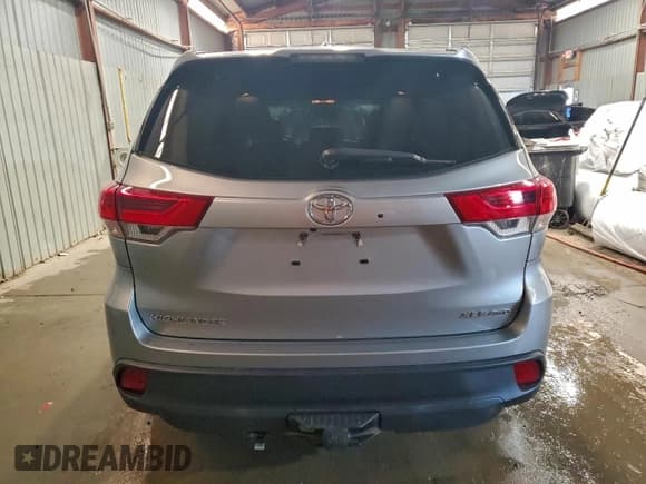 ✅ 2018 Toyota Highlander SE • VIN: 5TDJZRFH1JS551905 • Lot: 93914065. Wystawiony na Copart z przebiegiem 112 276 mil. Bezpłatny archiwum sprzedaży aukcyjnych z USA i szczegółowy raport historii pojazdu na DreamBid. Zdjęcie 6.