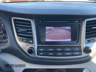 2017 Hyundai Tucson SE with VIN KM8J3CA43HU508042, listed as a IAAI auction lot 43488932 with 180,640 mi miles and . Bid and sale history available at DreamBid. Image 6.