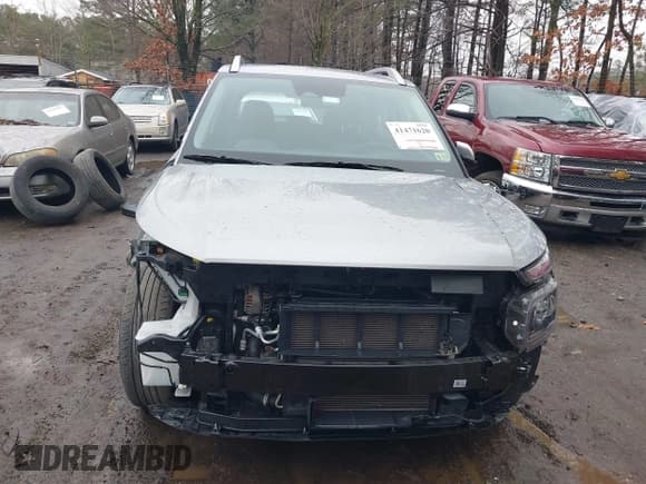 ✅ 2024 Hyundai Venue SEL • VIN: KMHRC8A39RU318304 • Lot: 41471620. Listed on IAAI with 11,890 mi. Free auction sales archive from the USA and detailed vehicle history report at DreamBid. Image 13.