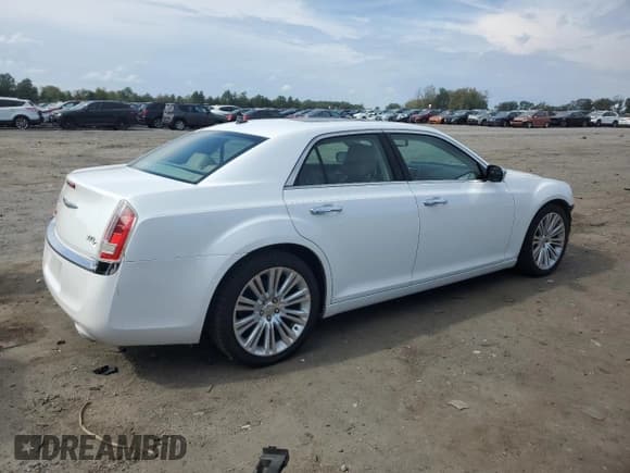 ✅ 2013 Chrysler 300 C • VIN: 2C3CCAEGXDH513312 • Лот: 82080595. Опубликован ранее на Copart с пробегом 150 601 миль. Бесплатный доступ к архиву аукционных продаж из США и подробный отчёт об истории автомобиля на DreamBid. Изображение 3.
