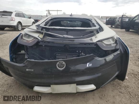 ✅ 2016 BMW i8 • VIN: WBY2Z2C52GV675586 • Лот: 80101563. Опубликован ранее на Copart с пробегом 71 021 миль. Бесплатный доступ к архиву аукционных продаж из США и подробный отчёт об истории автомобиля на DreamBid. Изображение 6.