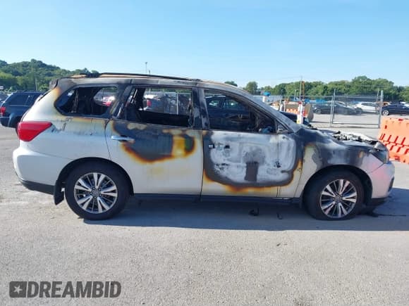 ✅ 2020 Nissan Pathfinder S • VIN: 5N1DR2AM7LC584948 • Лот: 40164678. Опубликован ранее на IAAI с пробегом Не указан. Бесплатный доступ к архиву аукционных продаж из США и подробный отчёт об истории автомобиля на DreamBid. Изображение 12.