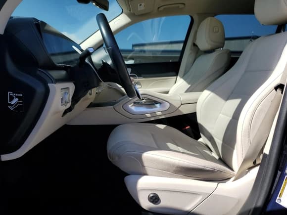 ✅ 2021 Mercedes-Benz GLS 450 • VIN: 4JGFF5KEXMA547304 • Lot: 89865675. Wystawiony na Copart z przebiegiem 85 551 mil. Bezpłatny archiwum sprzedaży aukcyjnych z USA i szczegółowy raport historii pojazdu na DreamBid. Zdjęcie 7.