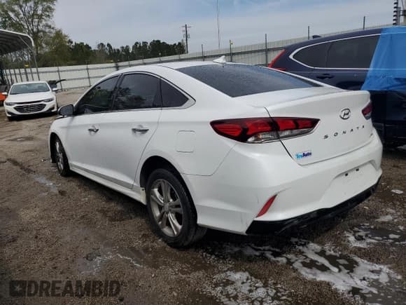 ✅ 2018 Hyundai Sonata Limited • VIN: 5NPE34AF7JH643411 • Lot: 46462263. Listed on Copart with 83,271 mi. Free auction sales archive from the USA and detailed vehicle history report at DreamBid. Image 2.